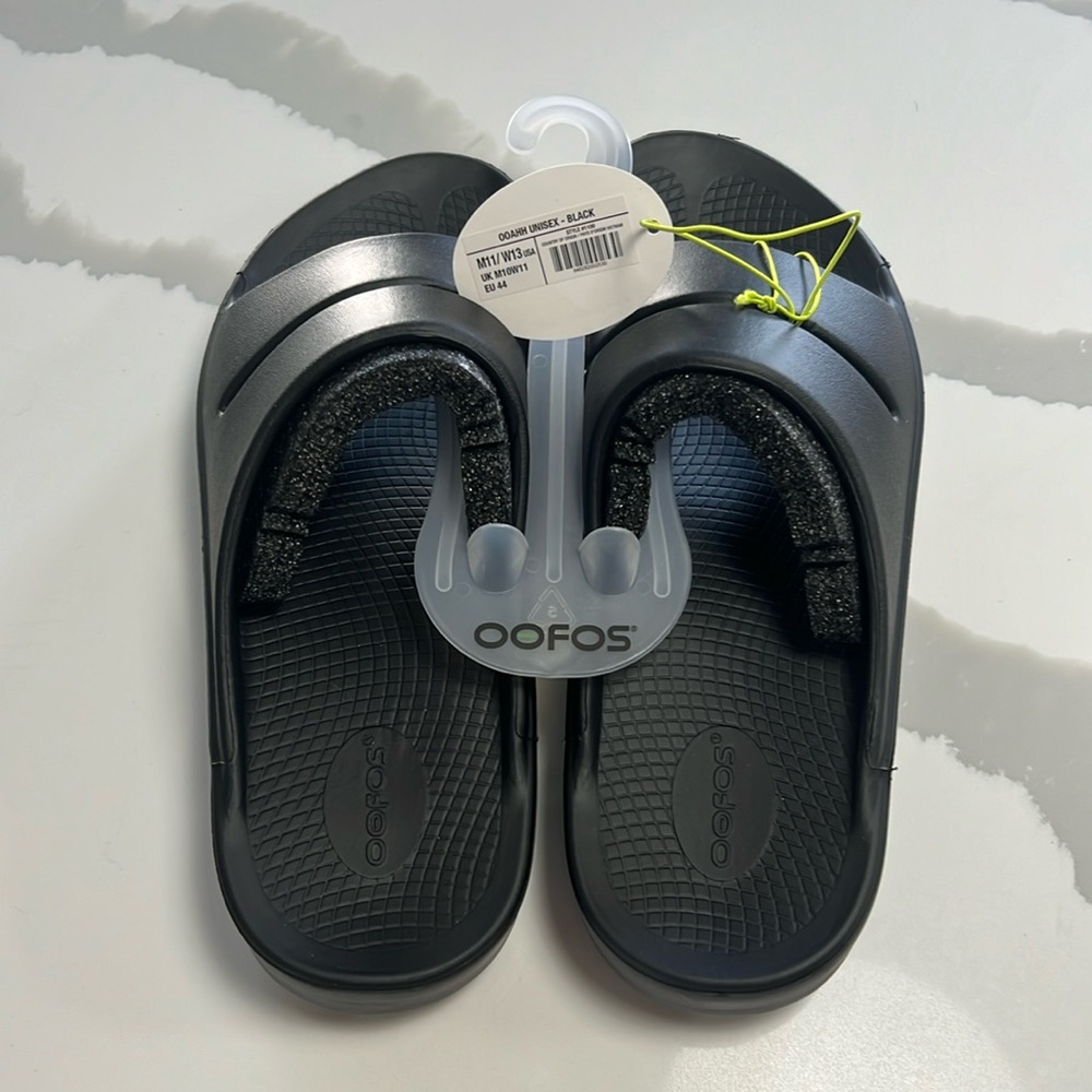 Men’s OOFOS slides